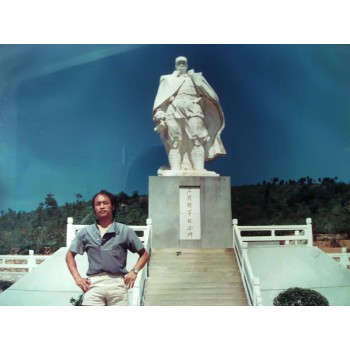 湖南人物雕塑左权将军像醴陵西山