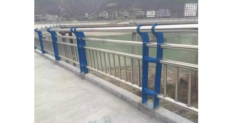 桥梁护栏施工时要注意哪些问题？—跃江护栏