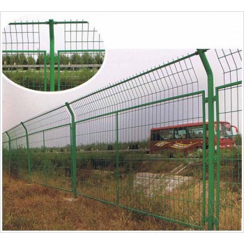 公路护栏网、高速公路两边绿色防护网、隔离栅、护栏网、围栏网