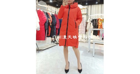2018当季新款中长款大码风衣女装品牌折扣走份批发
