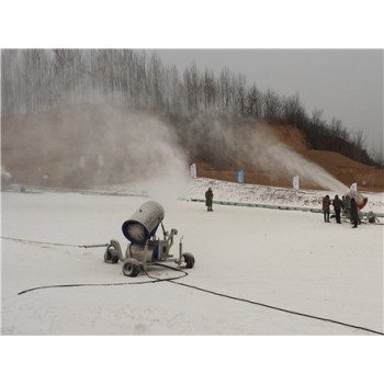 新建滑雪场造雪机性能介绍 国产大型造雪机实力造雪