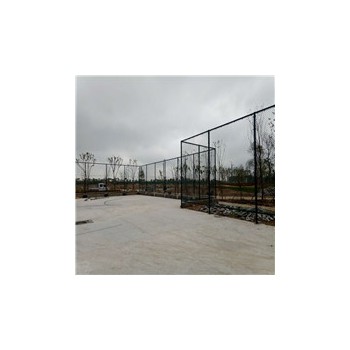 体育场围网球场围栏 厂家现货供应篮球场包塑护栏网 颜色齐全