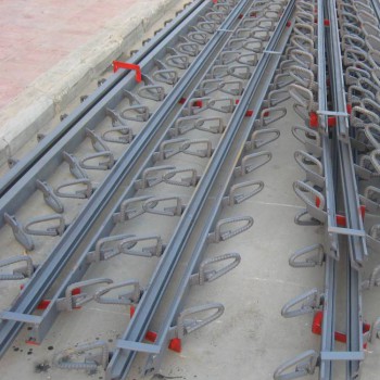 公路桥梁伸缩缝C40、60型钢伸缩缝定制各种型号