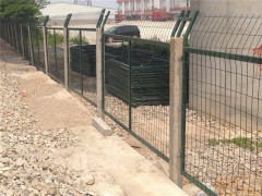 铁路防护栅栏,铁路线路防护栅栏门,铁路轻型防护栅栏生产厂家