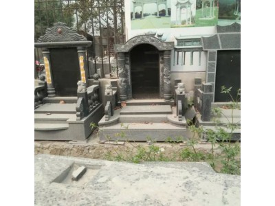 日式石雕墓碑