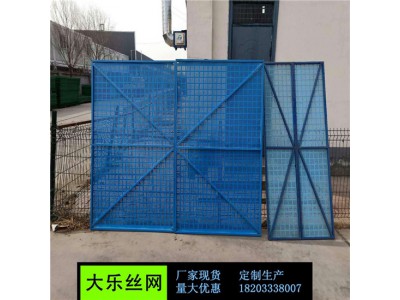 大乐厂家定做楼层防护爬架网 高层建筑工地冲孔网 提升架钢网片