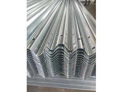 山西太原波形护栏 防撞护栏 护栏板生产厂家