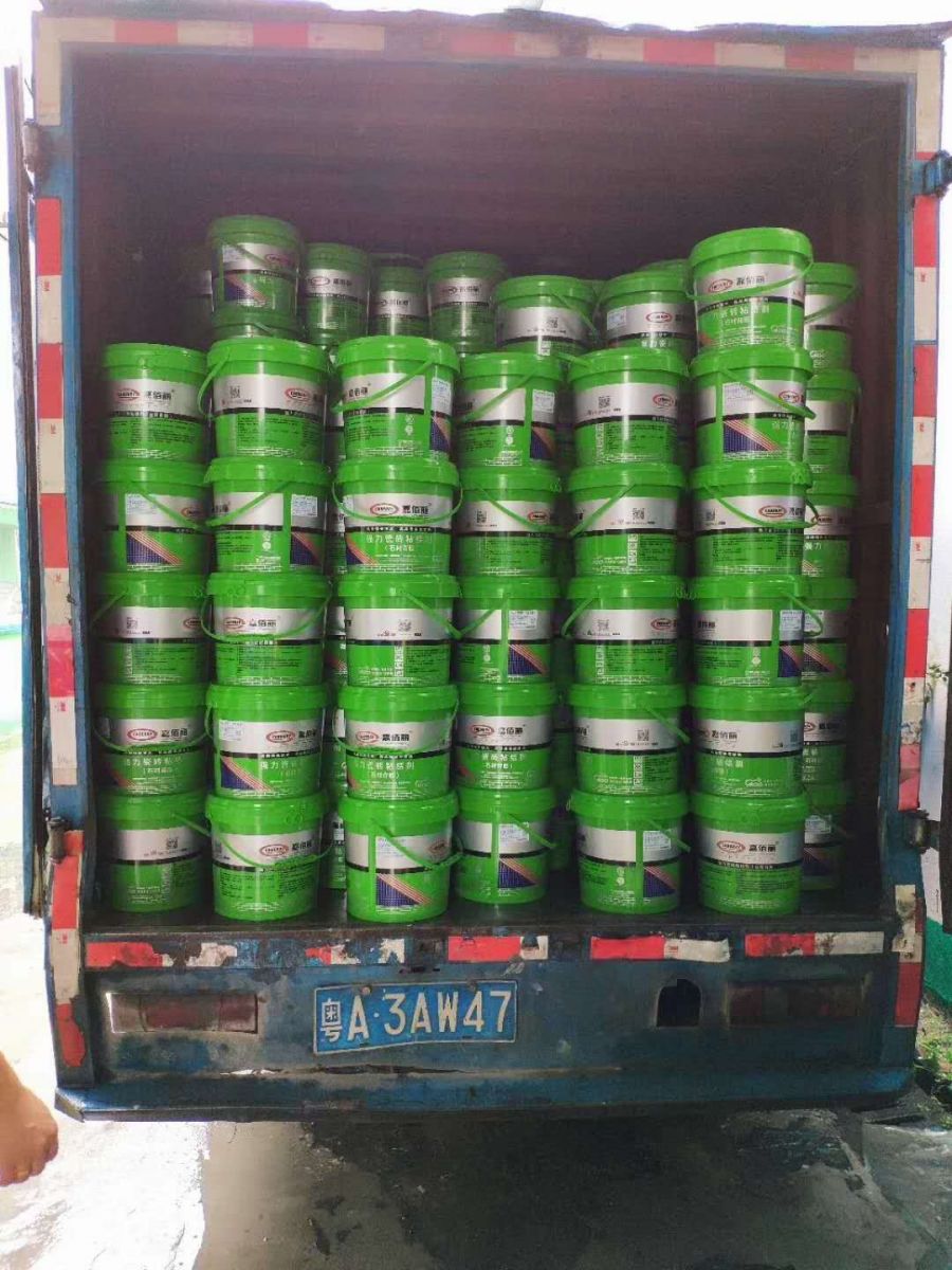  瓷砖粘结剂装车