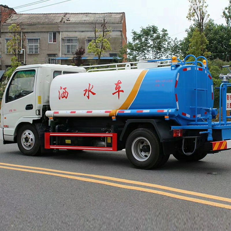 东风凯马洒水车 (3)