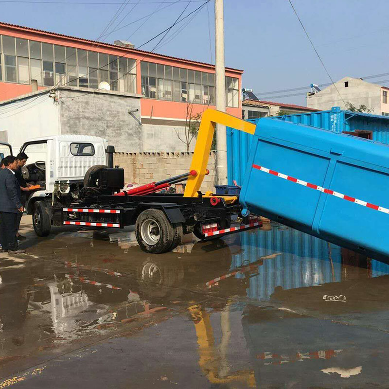 东风D6勾臂垃圾车 (1)