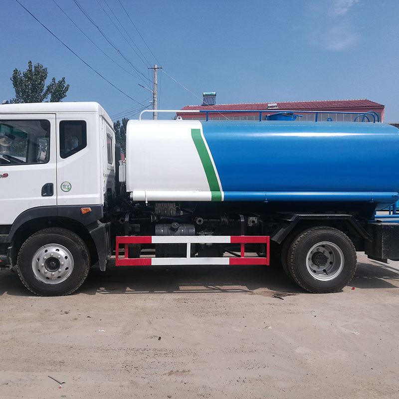 东风D9洒水车 (1)
