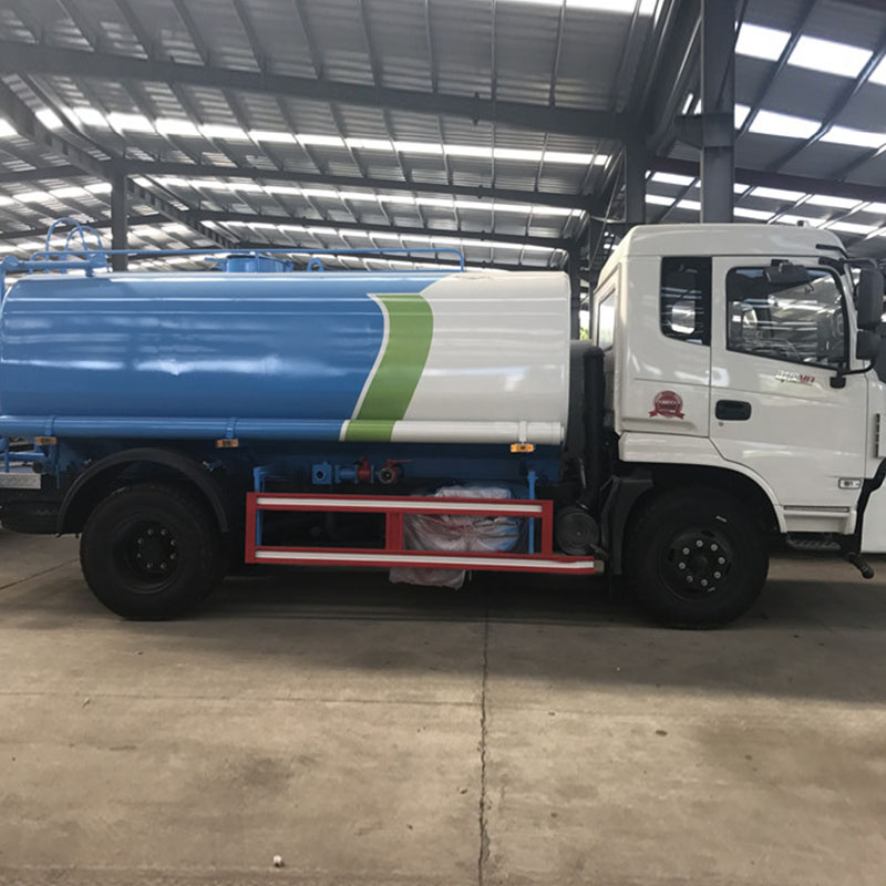 东风D9洒水车 (4)