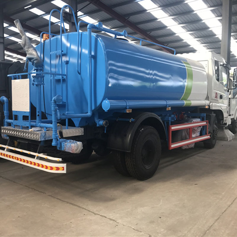 东风D9洒水车 (5)