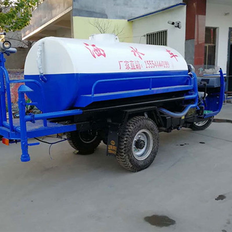福田半封闭三轮洒水车 (2)