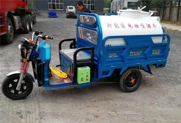 工地小型电动喷洒水车价格优惠厂家促销中多功能定制