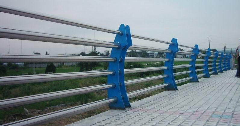 交通桥梁护栏
