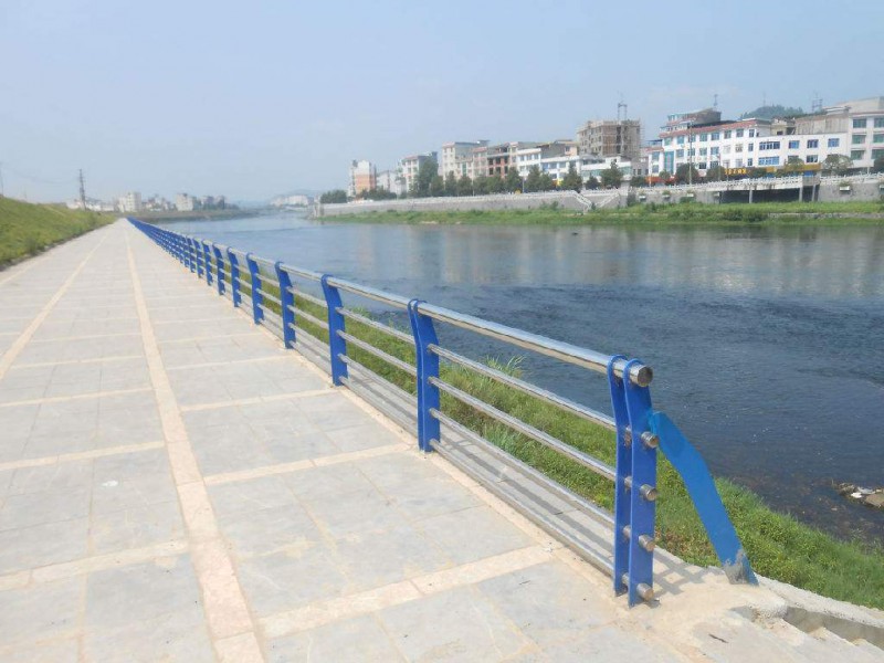 不锈钢道路栏杆<em></em>	加工定做 桥梁防撞护栏规格齐全