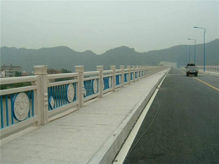 无缝管公路桥梁护栏	供应