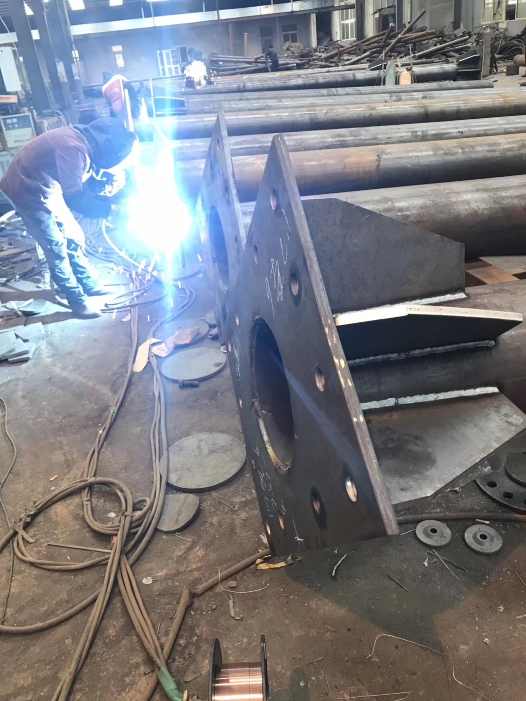 扬州荣耀照明专业生产高速公路标志杆   交通道路街道指示牌   监控杆  信号灯红録灯杆  标志牌杆示例图8