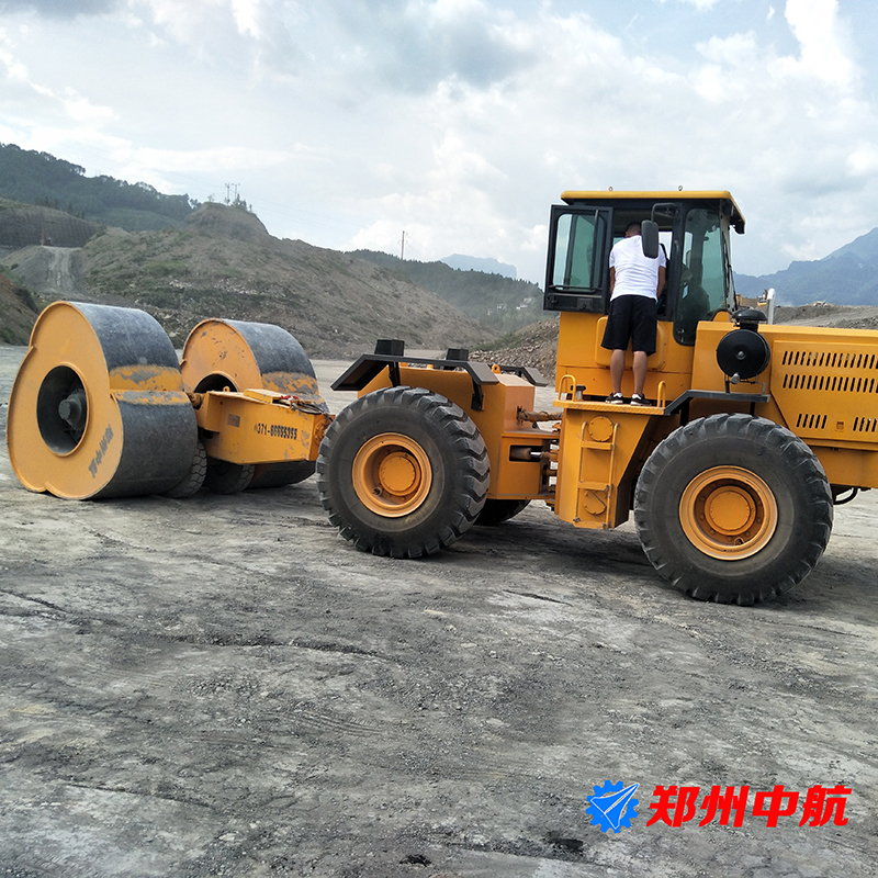 佳木斯市冲击碾压设备郑州中航冲击压路机出租价格