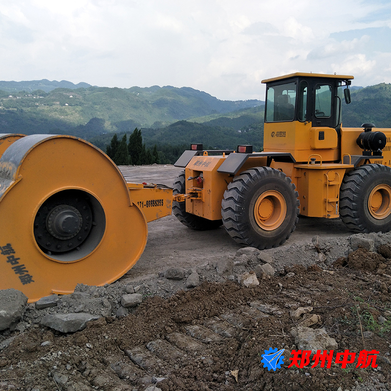 阳江市冲击碾压机 冲击式压路机郑州中航冲击压路机出租价格