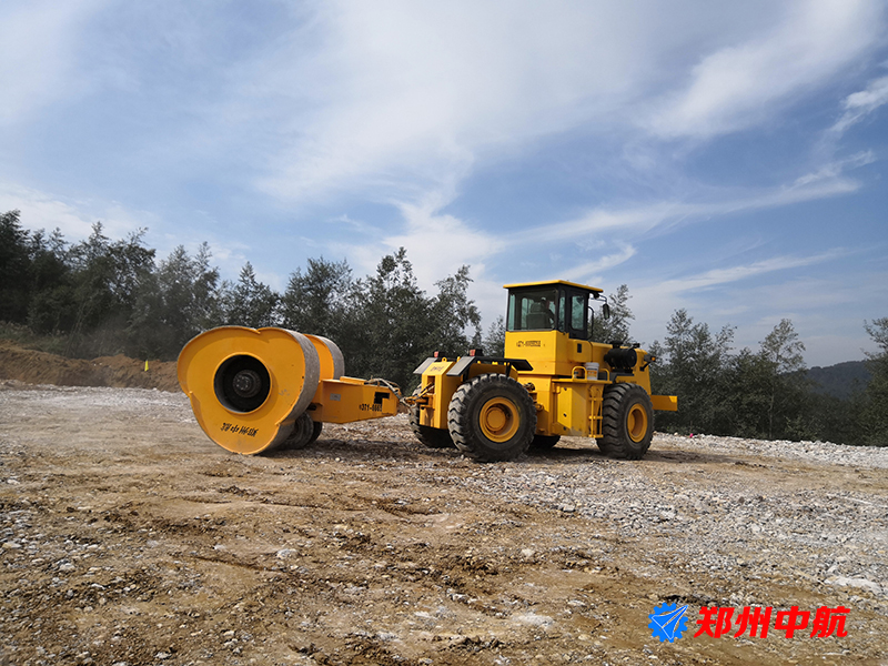 潮州市25kj冲击压路机郑州中航冲击压实机冲击碾压机价格代理