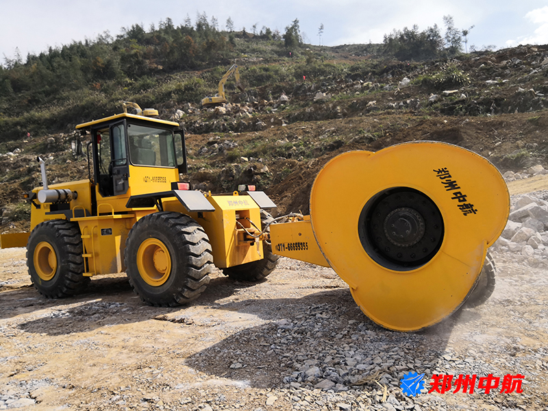 佳木斯市冲击碾压设备郑州中航冲击压路机出租价格