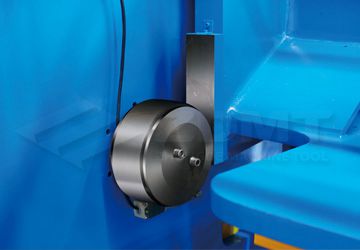 三点滚轮导轨结构.jpg 三点滚轮导轨结构.jpg