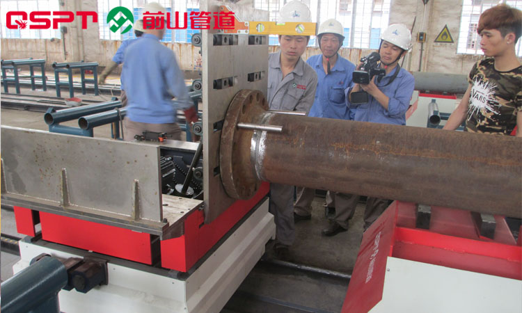 管道预制组对器
