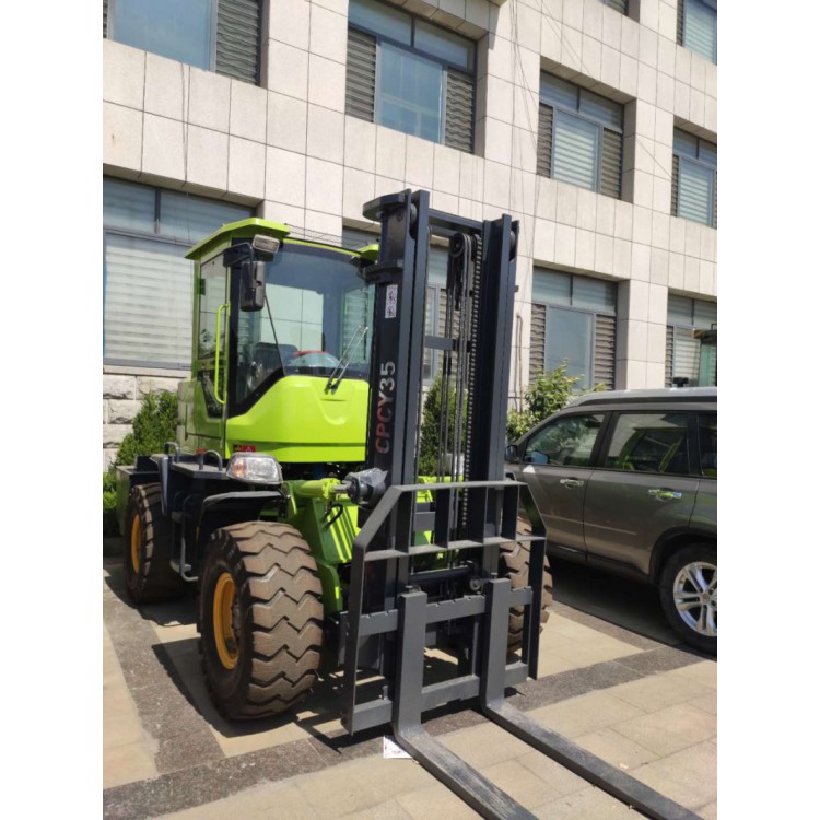 工地行走3.5吨越野叉车