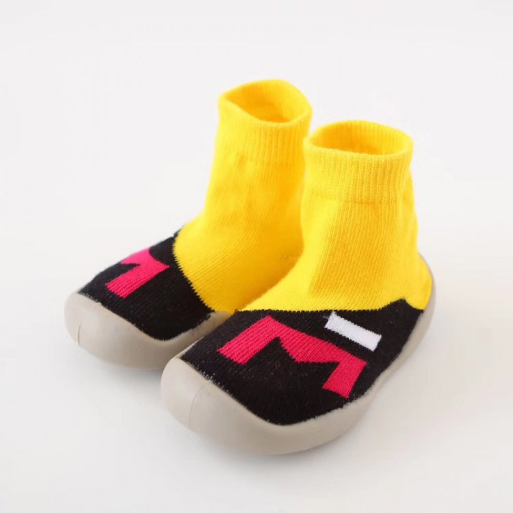 婴儿地板袜鞋