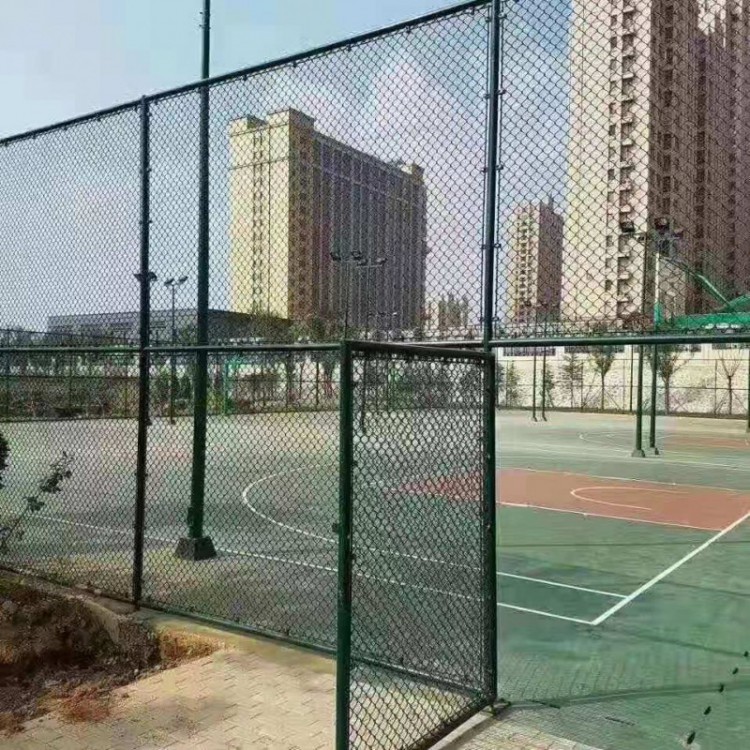 绿色焊接球场围栏A柬埔寨绿色焊接球场围栏货源