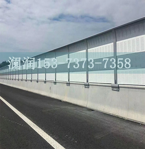 斜坡地段金属网片防护栅栏