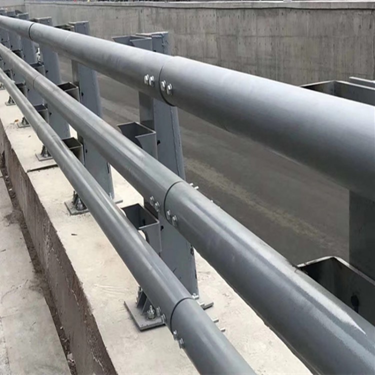 本溪高速防撞镀锌护栏高品质生产不锈钢护栏公路不锈钢护栏现货