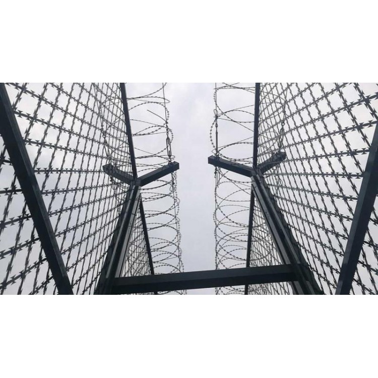 看守所刀刺隔离网/看守所巡逻道刀刺隔离网 /刀刺隔离网
