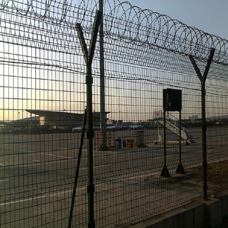 Q235 机场护栏网厂家 刀片围墙护栏网 Y型柱护栏网