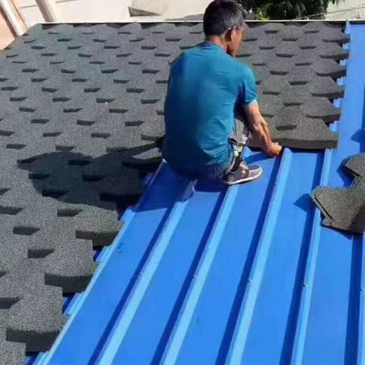 天津沥青瓦厂家自粘型油毡瓦铁皮屋面水泥屋顶防水阳光房玻纤瓦