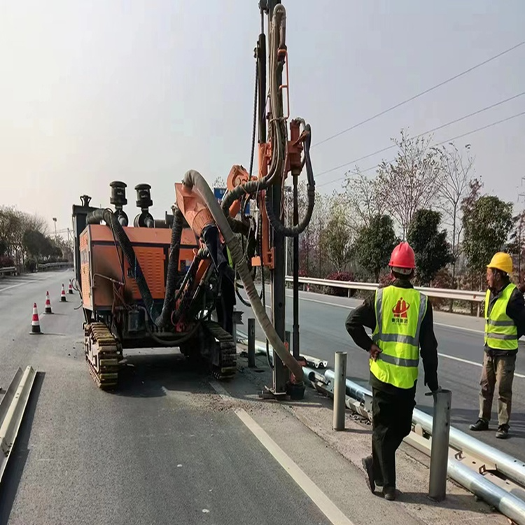 护栏安装施工现场