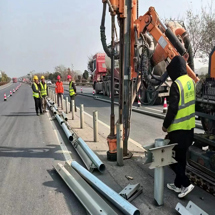 护栏安装施工现场