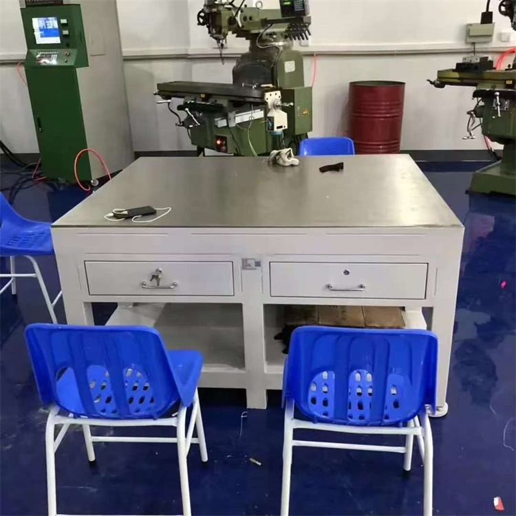 钳工工作台