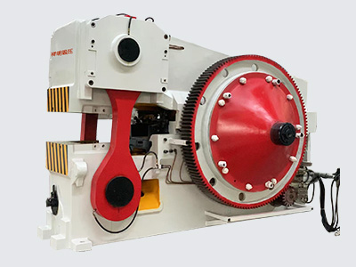 在模锻设备的选择上热模锻压力机的特点