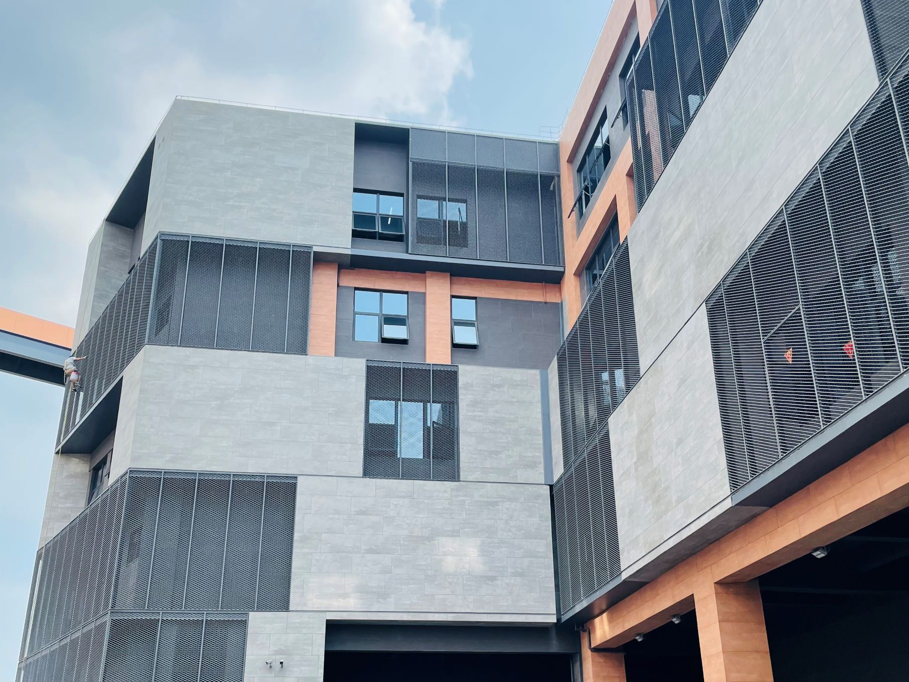软石材料：推动建筑装饰迈向轻量化与多样化时代