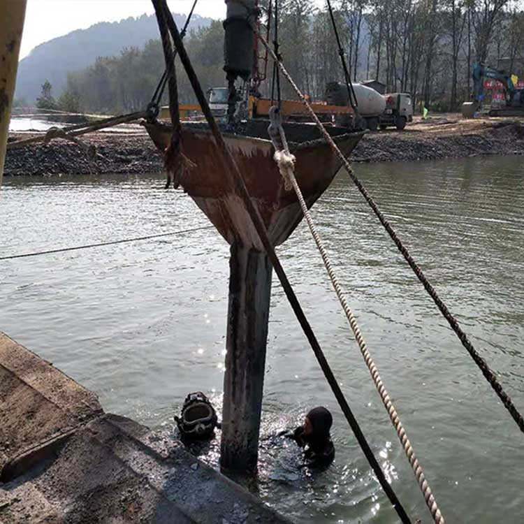 水下浇筑混凝土