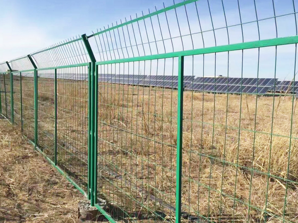 铁路围栏网的基础施工方法