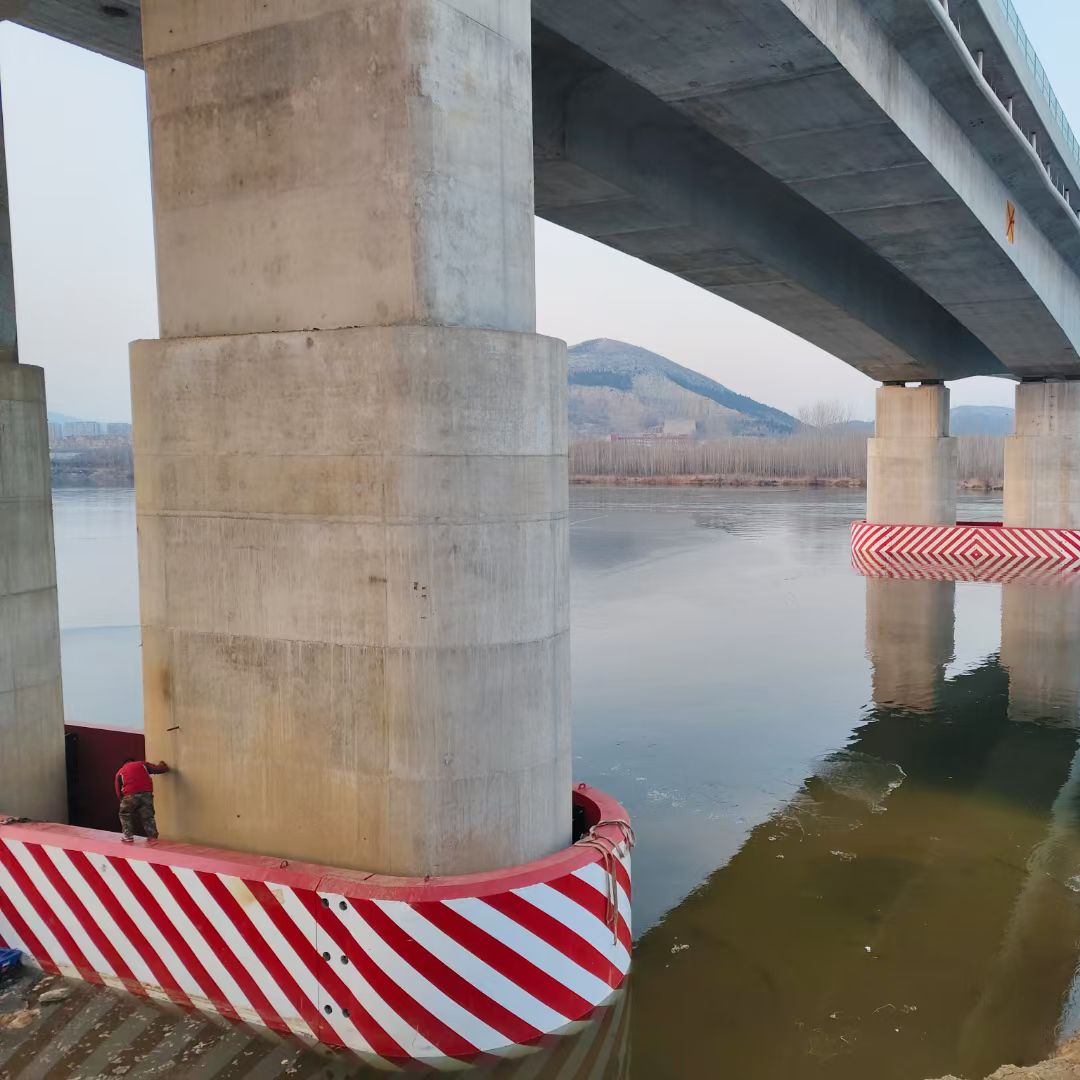 自浮式桥墩防撞设施