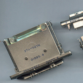 J7A系列线簧孔矩形航空插头: