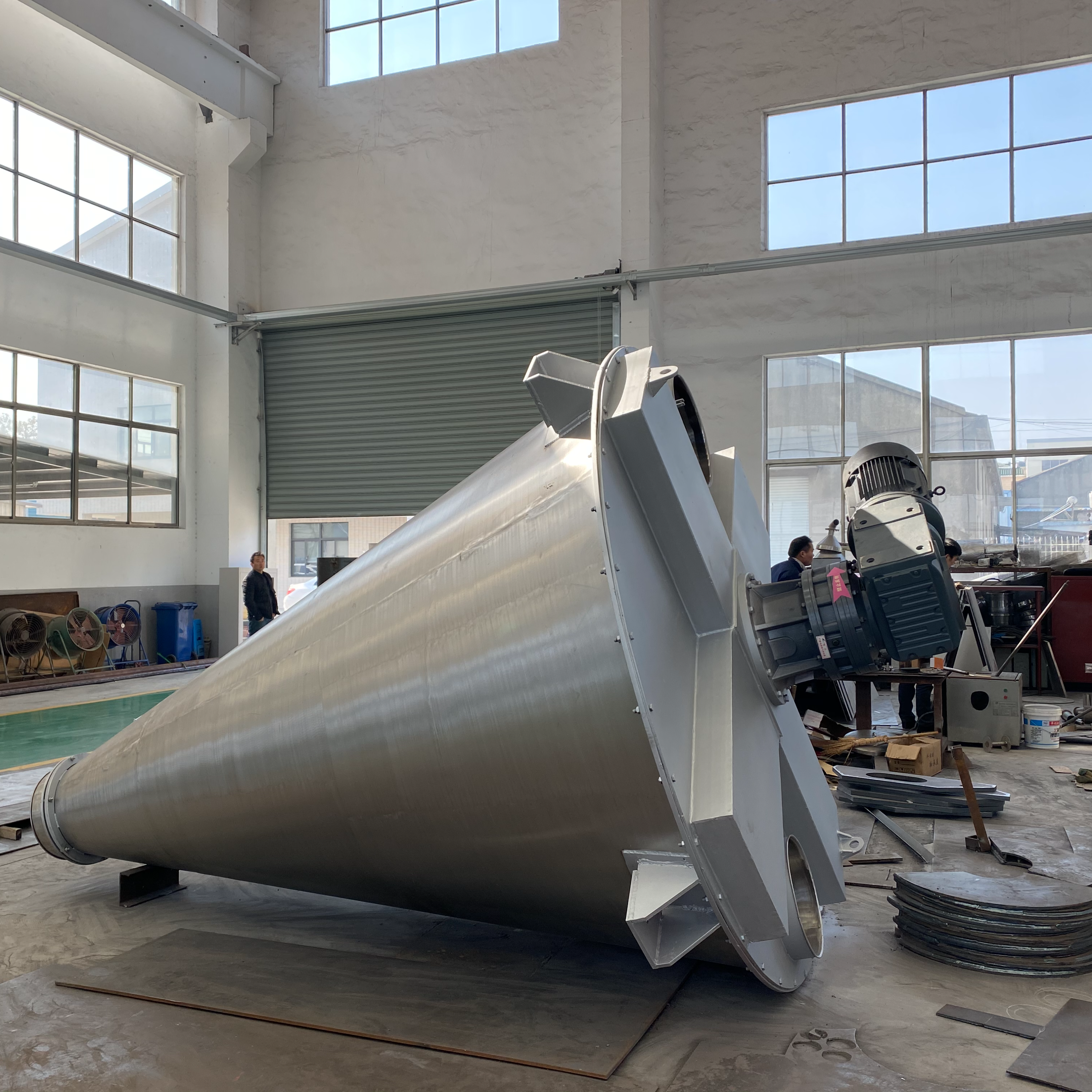 Conical twin-screw mixer