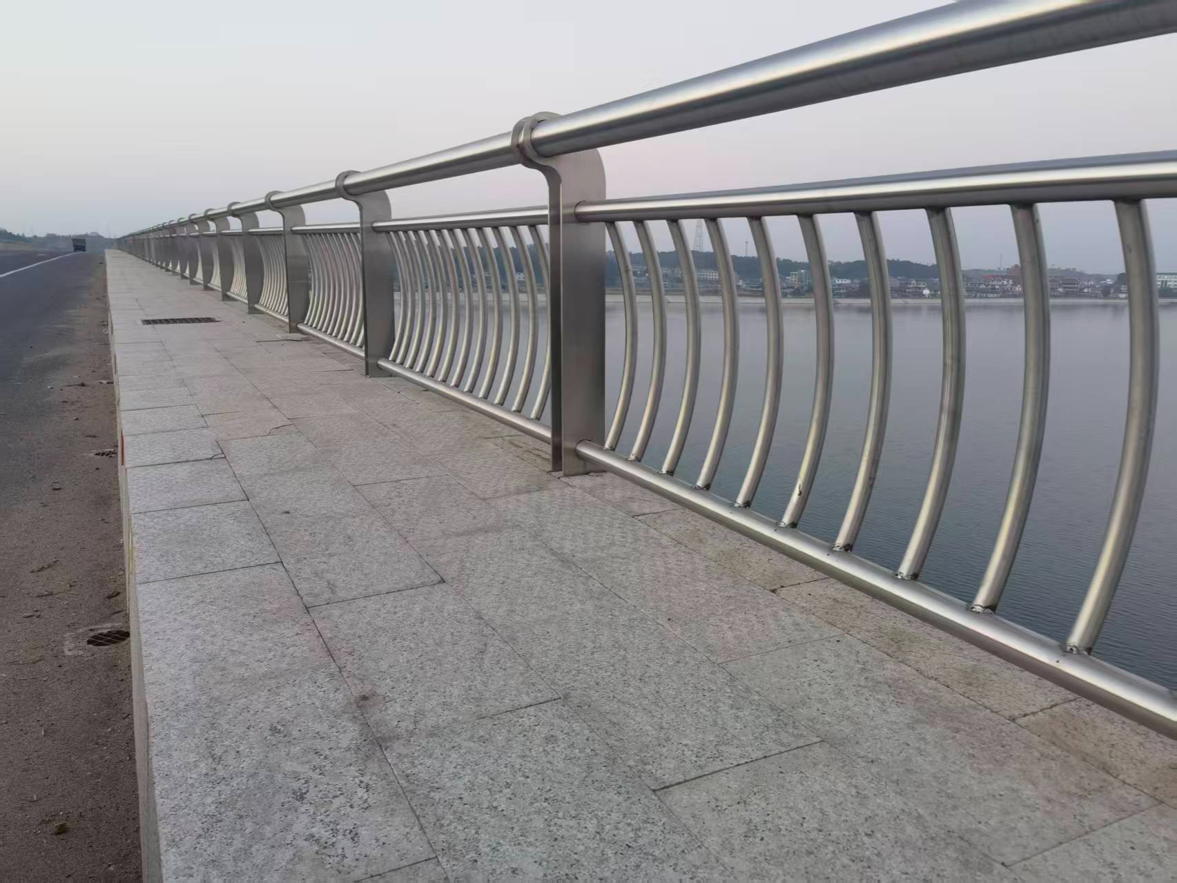 山东银塔不锈钢护栏，守护每一处安全