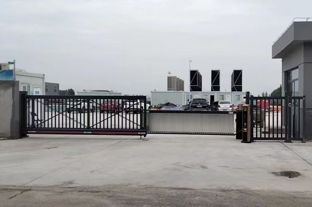 直线门+广告道闸
