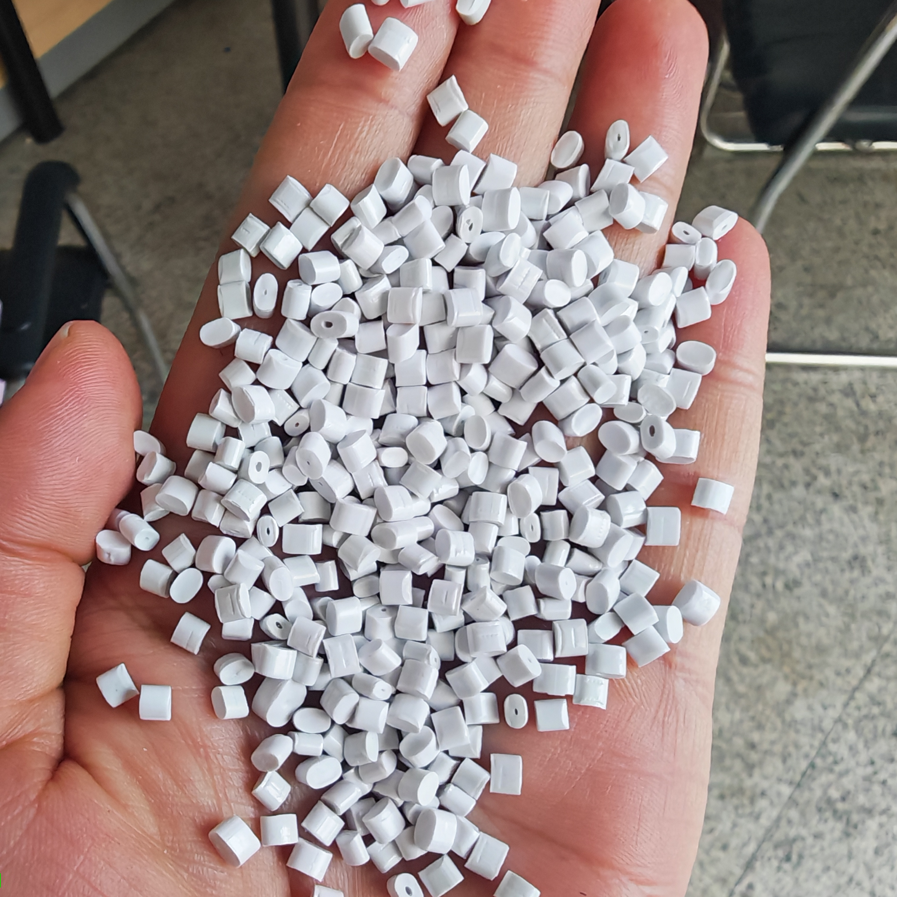 阻燃钛白 PC/ABS 合金 冲击 40+ 2.0mmV0 级 高抗冲防火改性塑料颗粒